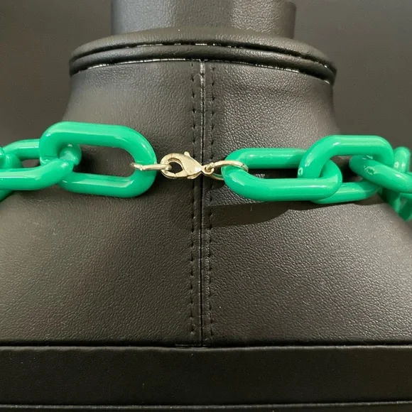 Green Chain Necklace - Picture 4 of 4